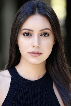 Ferinaz Mousavi interpreta Bridesmaid