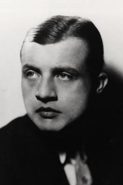 Dwight Frye interpreta Karl