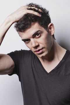Mark Leroy interpreta Party Goer