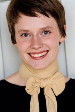 Kamille Wenneberg interpreta Trine, stuepige