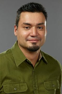 Diego Fuentes interpreta Worker