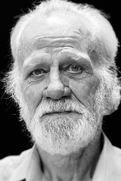 Leon Russom interpreta Kevin O'Brien