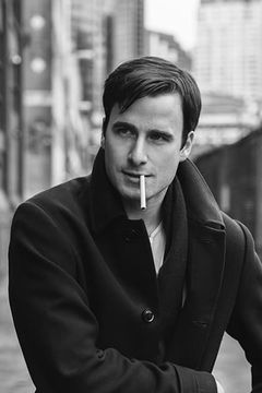 Blair Penner interpreta Adam
