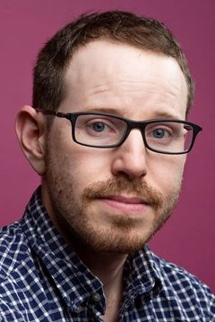 Ari Aster interpreta Asher Gallery Representative (voice) (uncredited)