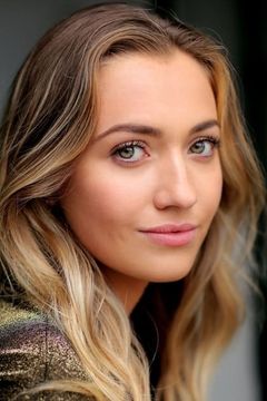 Tilly Keeper interpreta Phoebe