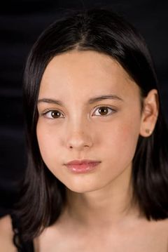 Oona Yaffe interpreta Emma (Young)