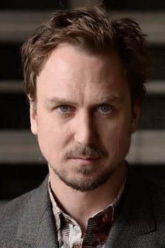 Lars Eidinger interpreta Alfred Nyssen