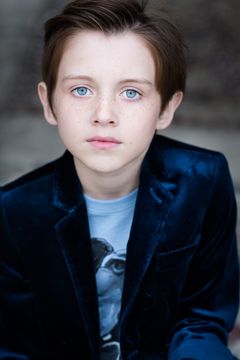 Jack McGraw interpreta Young Arlo (voice)