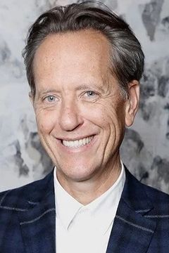 Richard E. Grant interpreta George