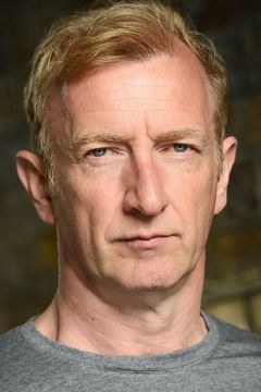 Steffan Rhodri interpreta The Surgeon