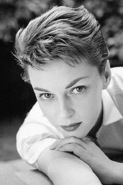 Peggy King interpreta Self (archive footage) (uncredited)