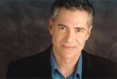 Terry Rhoads interpreta Lance