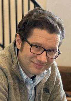 Dalton Leeb interpreta Younger Hunter