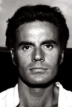 Carlos Estrada interpreta José