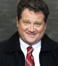Herbert Russell interpreta Zach