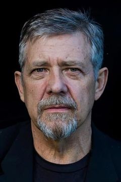 Philip Quast interpreta Judge (uncredited)