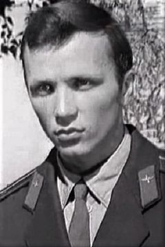 Yuri Chervotkin interpreta Colonel Kominski