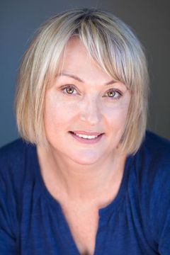 Luanne Gordon interpreta Laura Simmons