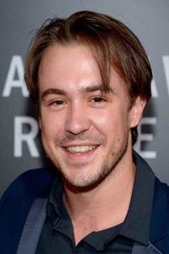 Ben O'Toole interpreta Scott Black