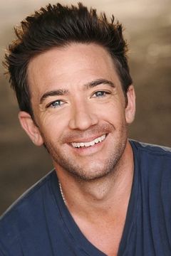 David Faustino interpreta Fletcher