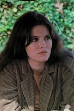 Arlene Farber interpreta Angie Boca