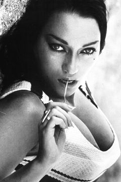 Haji interpreta Rosie