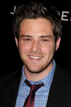 Ben Rappaport interpreta Ricky
