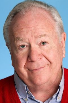 David Burr interpreta Father McNulty