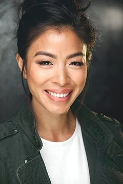 Jennifer Khoe interpreta May