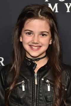 Abby Ryder Fortson interpreta Young CJ