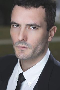 Jonathan Drew interpreta Michael Collins