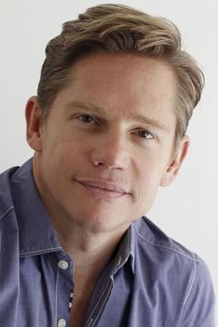 Jack Noseworthy interpreta Charlie Kopetski