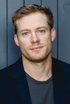Sam Reid interpreta Young Alexander Ivanov