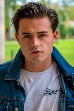 Luke Cosgrove interpreta Luke Tipple