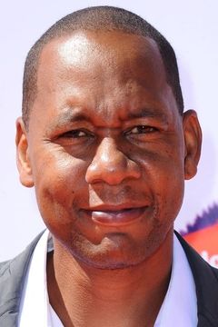 Mark Curry interpreta Stu