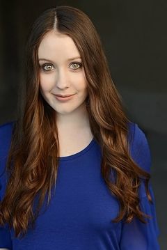 Katherine Evans interpreta Female Student #1