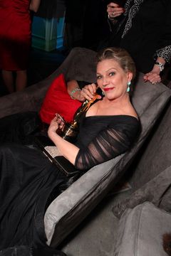 Susan Bridges interpreta Blonde Photographer at Contest (uncredited)