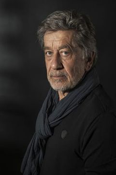 Patrick Raynal interpreta Denis