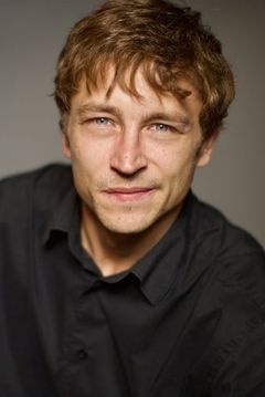 Vincent Rottiers interpreta Le religieux