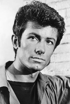 George Chakiris interpreta GI in Tank