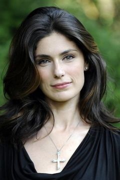 Anna Valle interpreta Chiara Silani