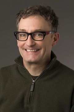 Tom Kenny interpreta Freund #3 / Zwerg #3 / Bote / Wolf #2 (voice)