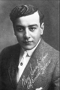 Al Ernest Garcia interpreta The Circus Proprietor and Ring Master