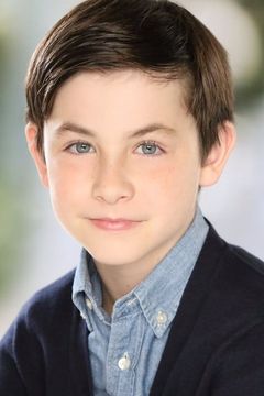 Owen Vaccaro interpreta Dylan Mayron