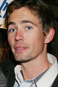 Caleb Walker interpreta Brian O'Conner (uncredited)