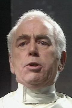 James Garbutt interpreta 5th Elder (uncredited)