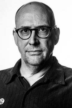 William Salyers interpreta Elegant Devil