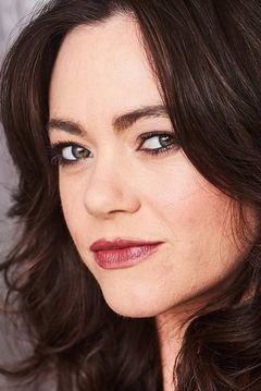 Brittany Kilcoyne McGregor interpreta Dancer