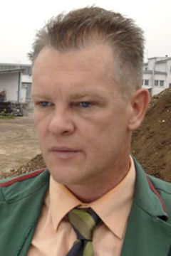 Thomas Lawinky interpreta Schutzpolizei
