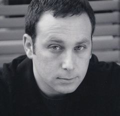 Alex Craig Mann interpreta Studio Executive